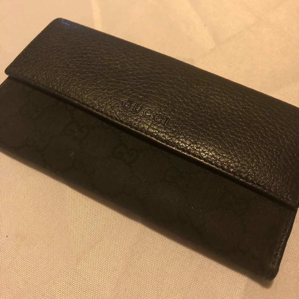 Gucci Checkbook Wallet - Black signature